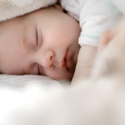 Mencintai Bayi