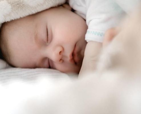Mencintai Bayi